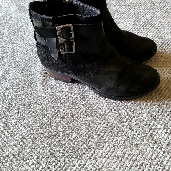 Sorel Lolla Black Ankle Boots with Buckle Detail Women's Size 9 - Picture 1 of 7